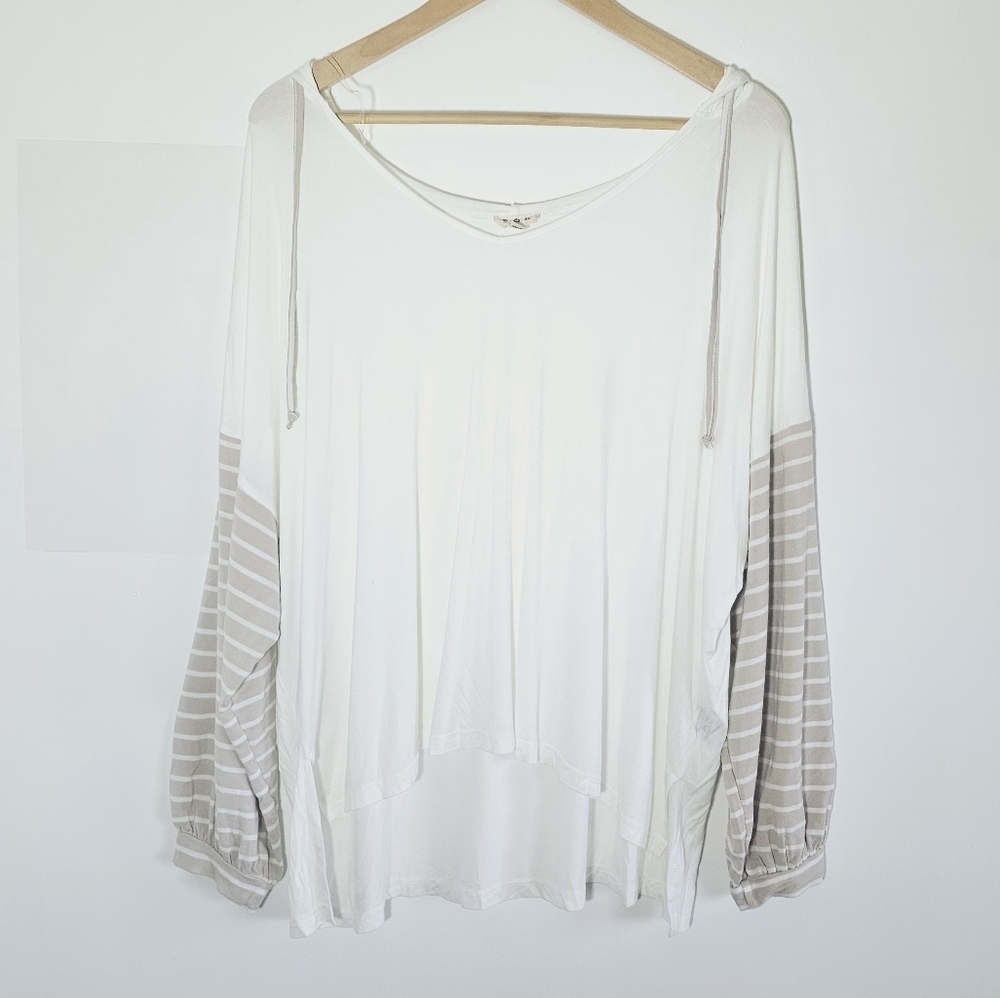 POL Striped Long Sleeves V-Neck Soft Lightweight Cream Sweatshirt Women's Size M